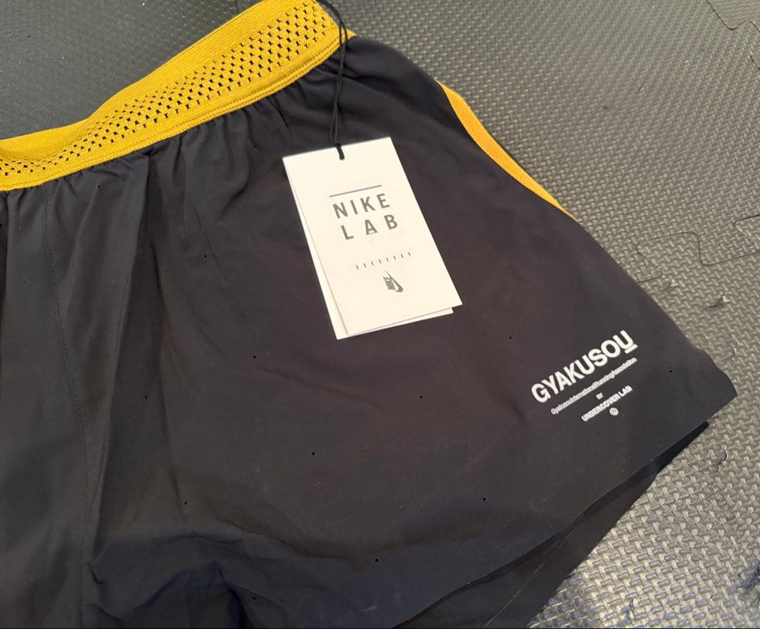 新品NIKE LAB GYAKUSOU ランニングショーツ 黒/黄色