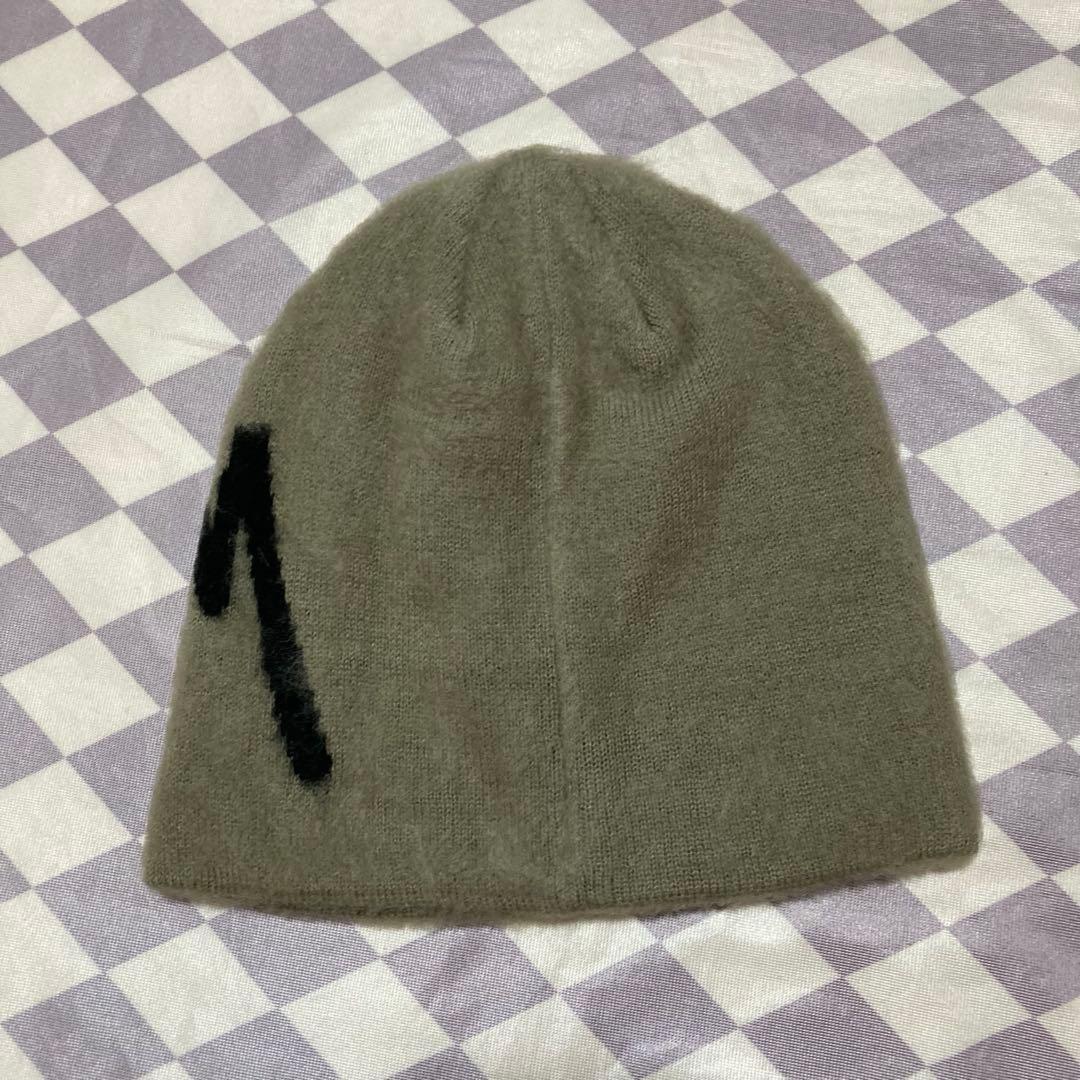 stussy ロゴ入り ブラック/カーキ ビーニー