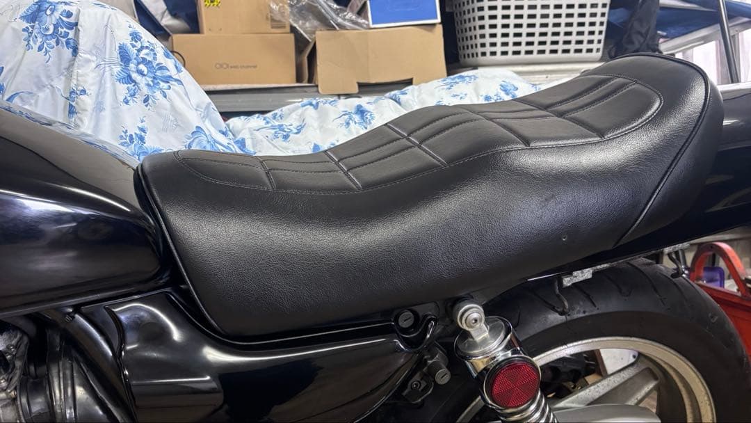 ゼファー750 シート Z2 仕様