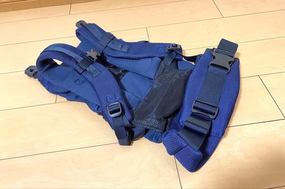 【美品】Aprica アップリカ 抱っこ紐 Laclis ラクリス ネイビー