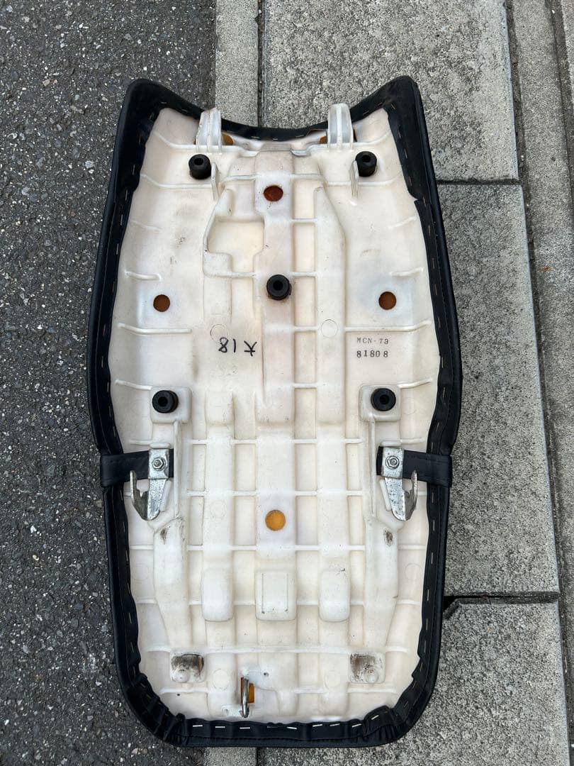 CB750 ＲＣ４２　教習車シート　美品　あんこ抜き