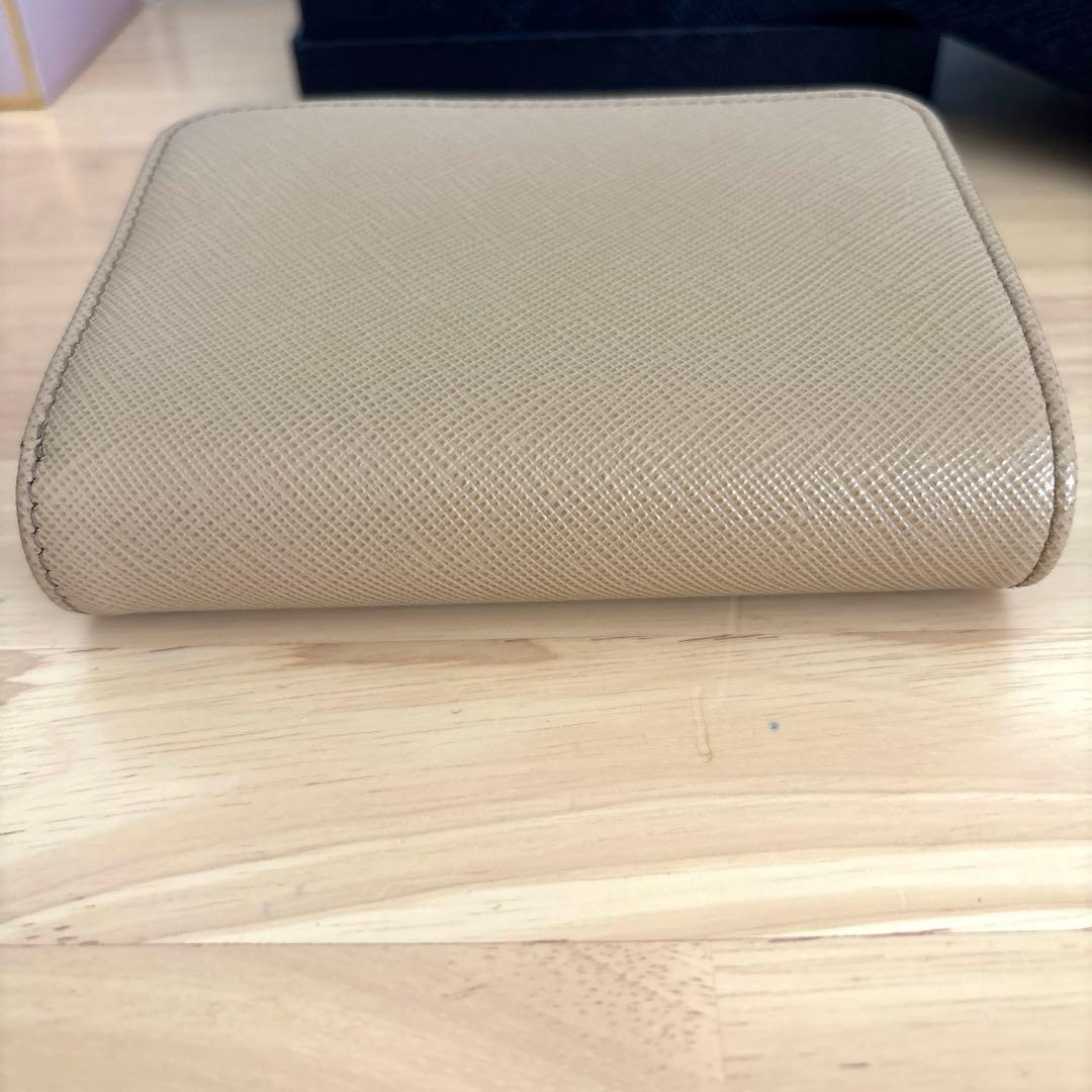 PRADA サフィアーノ 二つ折り財布 ベージュ×水色 バイカラーロゴプレート