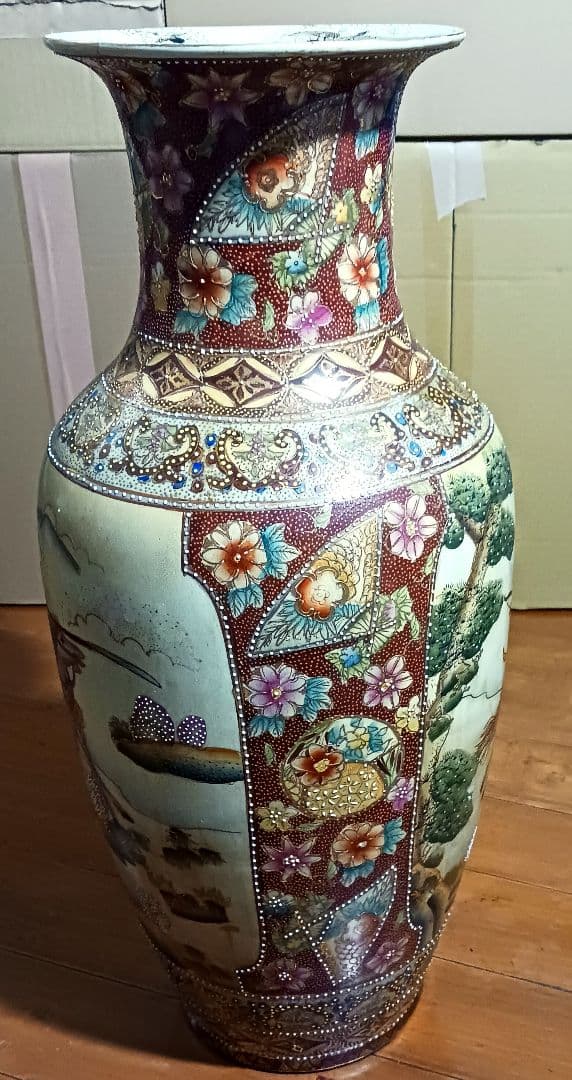 薩摩焼 特大陶器の壺 金彩 武士と馬のデザイン 高さ61.5cm 骨董