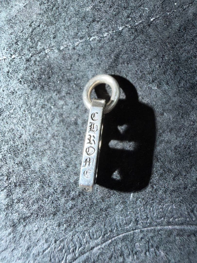 CHROME HEARTS タイニーカットアウト クロスドッグタグ