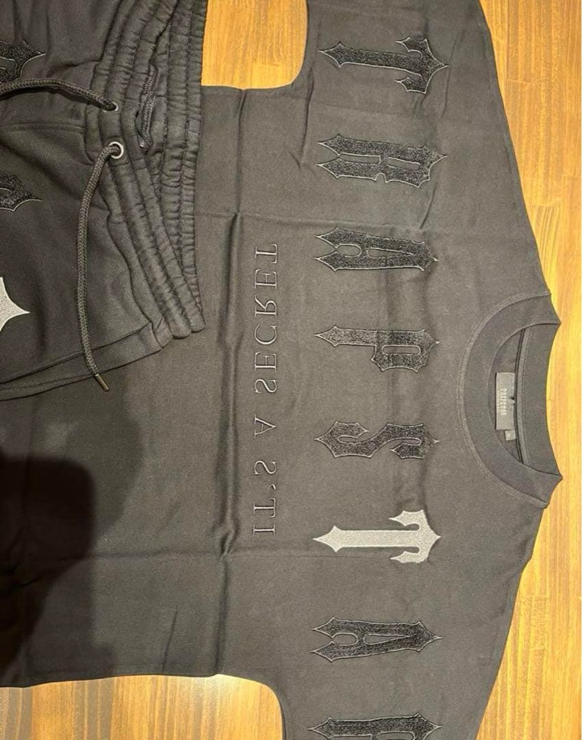 【Trapstar London】ブラックグレー 刺繍セットアップ