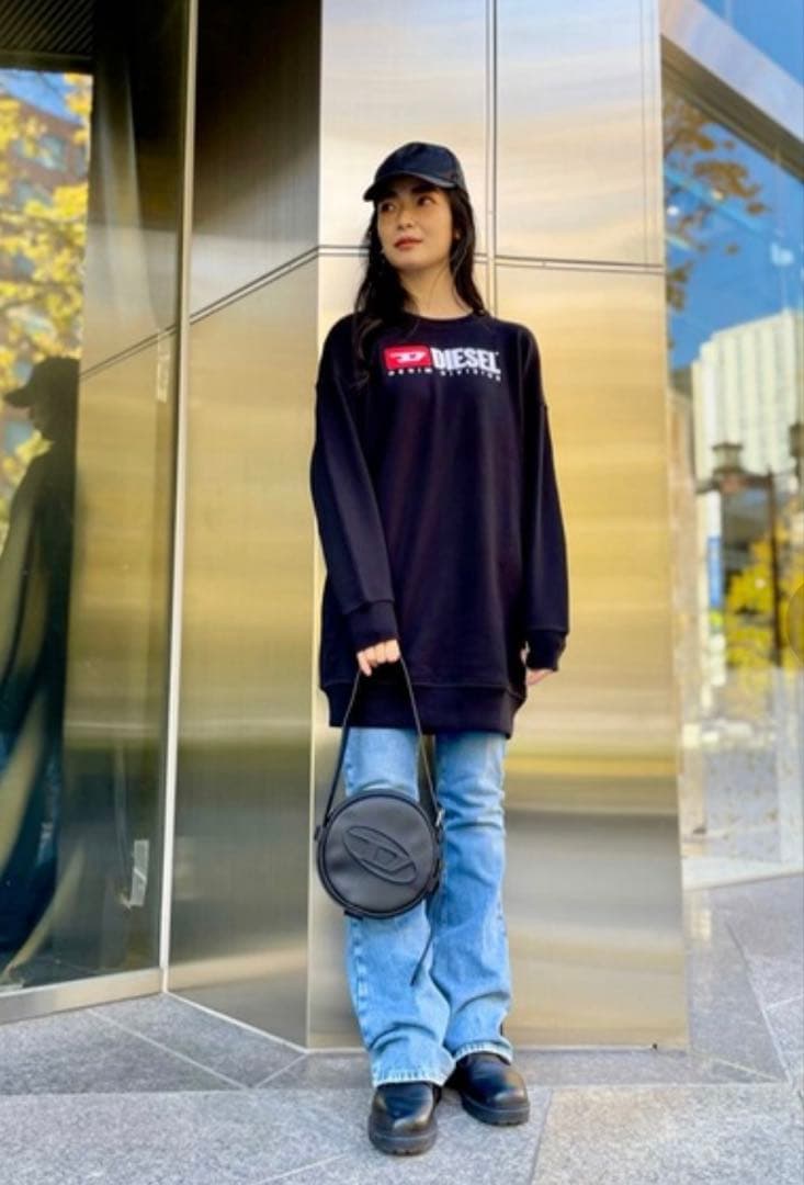 美品✨DIESEL ディーゼル ショルダーバッグ Dロゴ ラウンドボディバッグ