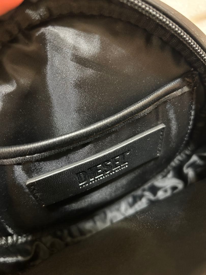 美品✨DIESEL ディーゼル ショルダーバッグ Dロゴ ラウンドボディバッグ