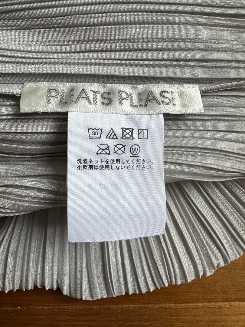 PLEATS PLEASEプリーツプリーズ 半袖Tシャツ ライトグレー