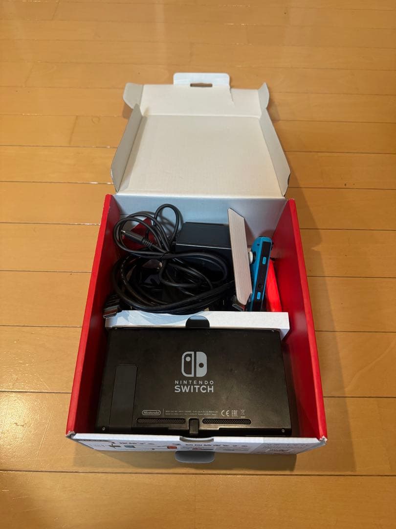Nintendo Switch 本体　joy-con付き　箱付き　おまけ付き
