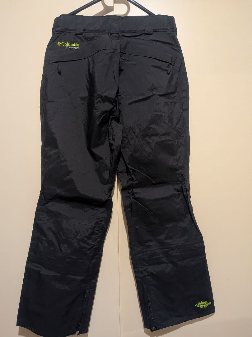 新品同様 Columbia Titanium スノーボードパンツ 黒