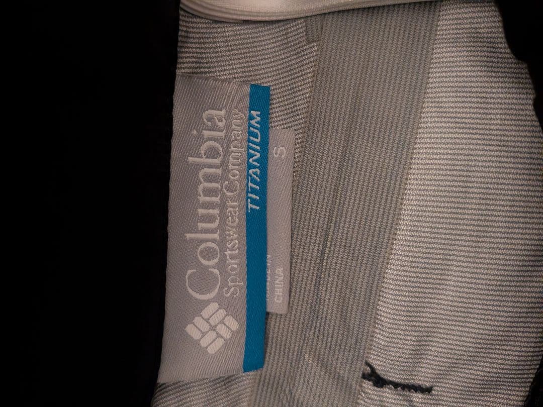 新品同様 Columbia Titanium スノーボードパンツ 黒