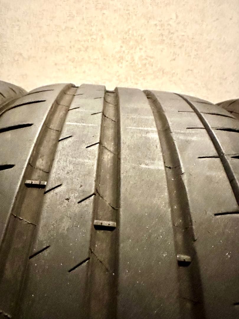 ①ミシュランパイロットスポーツ4S 245/40ZR18①②両方購入願います