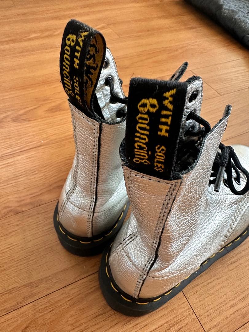 Dr. Martens Pascal 8 Eye Boots シルバー 4 UK