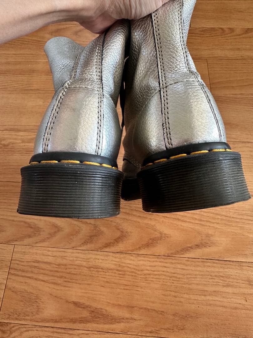 Dr. Martens Pascal 8 Eye Boots シルバー 4 UK