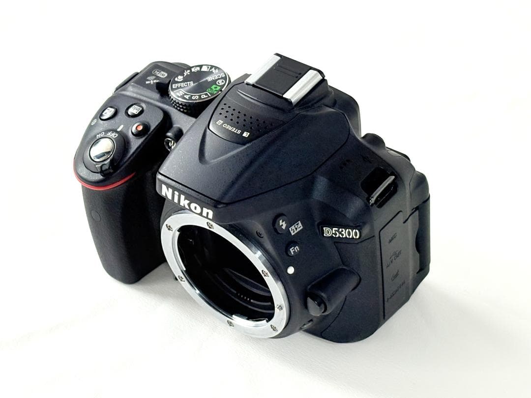 【ほぼ新品 S数:1464回】Nikon D5300 ダブルズーム 初心者◎