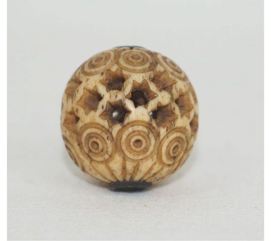送料無料　時代物　鹿角彫　透かし彫り緒締玉　径1.9cm