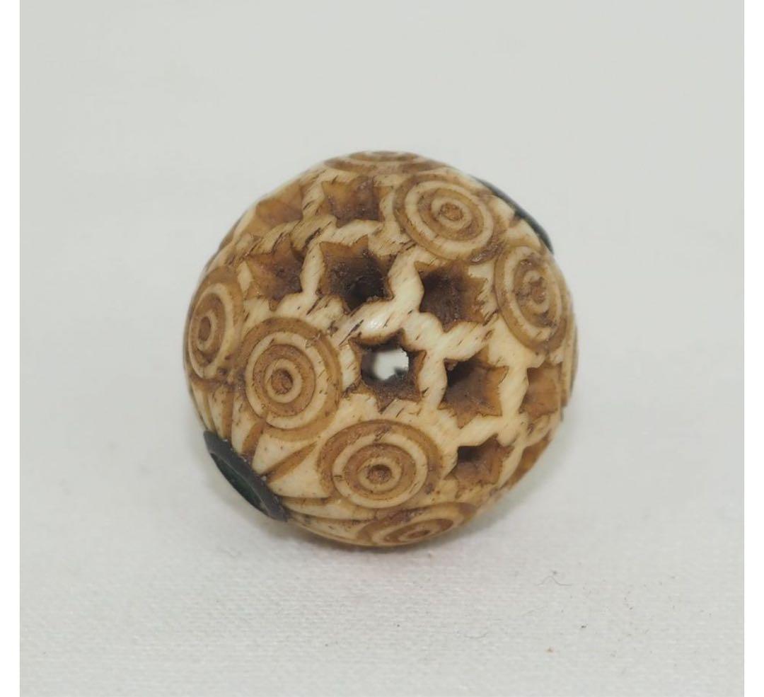 送料無料　時代物　鹿角彫　透かし彫り緒締玉　径1.9cm