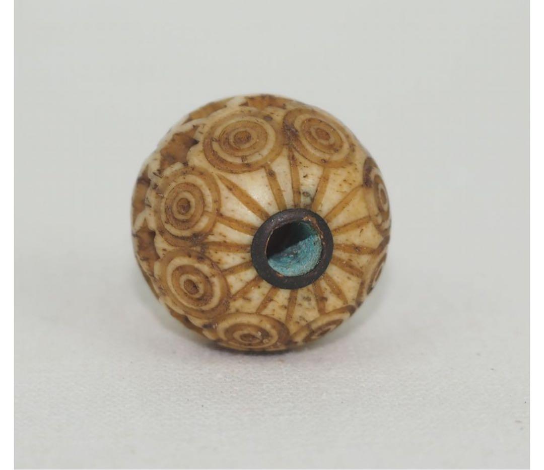 送料無料　時代物　鹿角彫　透かし彫り緒締玉　径1.9cm