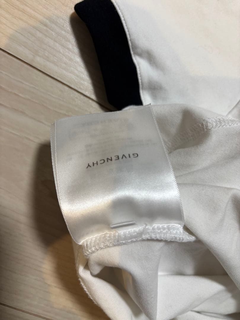 Givenchy ホワイト Tシャツ