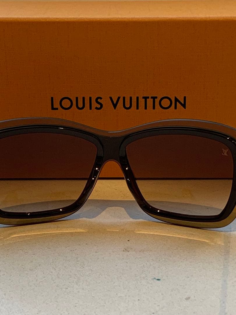 【一度使用のみ】Louis Vuitton ポピー　サングラス　フラワーモチーフ