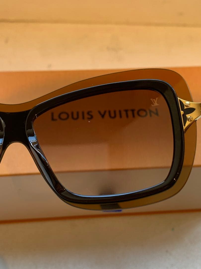 【一度使用のみ】Louis Vuitton ポピー　サングラス　フラワーモチーフ