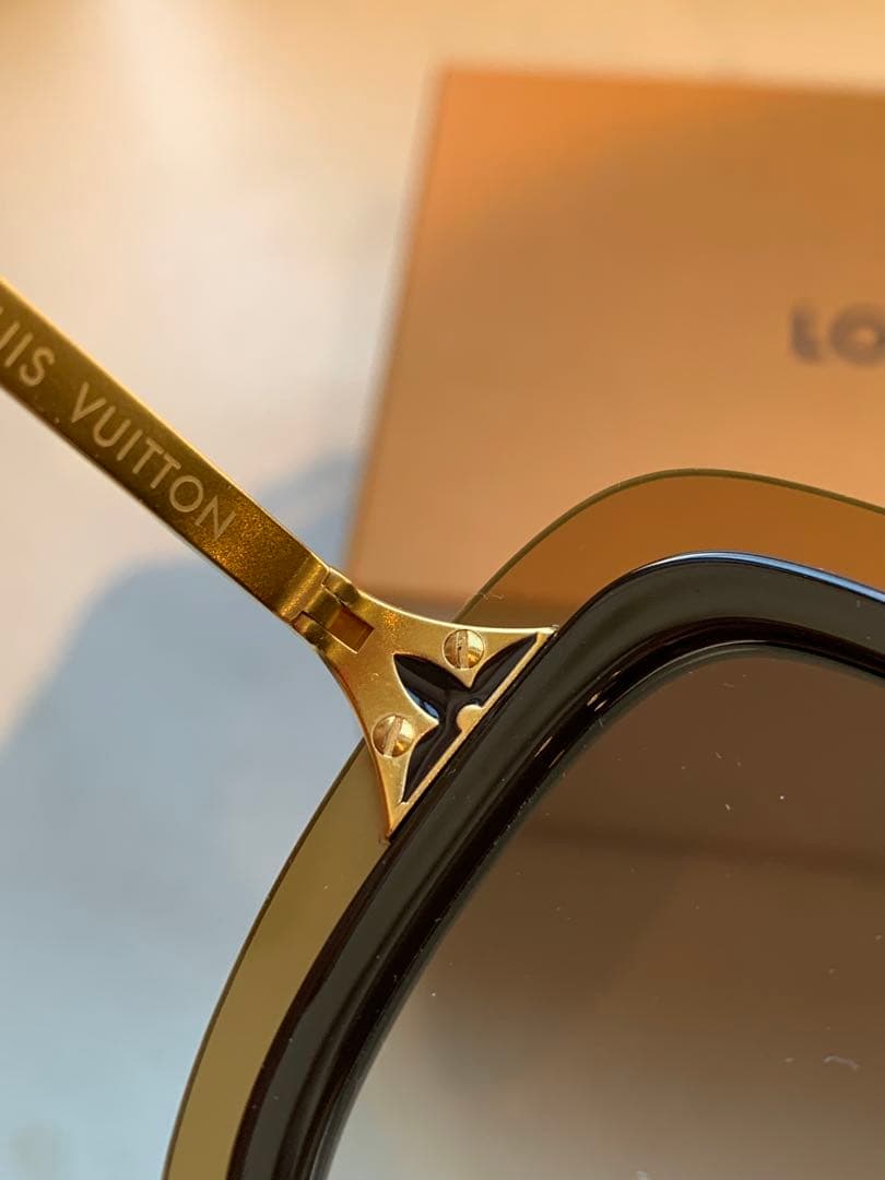 【一度使用のみ】Louis Vuitton ポピー　サングラス　フラワーモチーフ