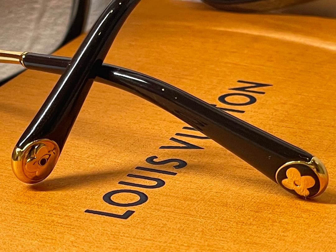 【一度使用のみ】Louis Vuitton ポピー　サングラス　フラワーモチーフ