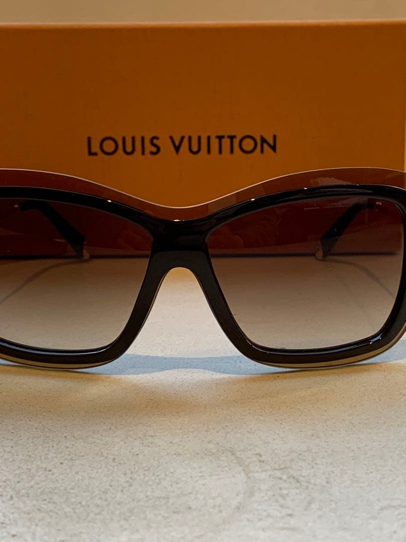 【一度使用のみ】Louis Vuitton ポピー　サングラス　フラワーモチーフ