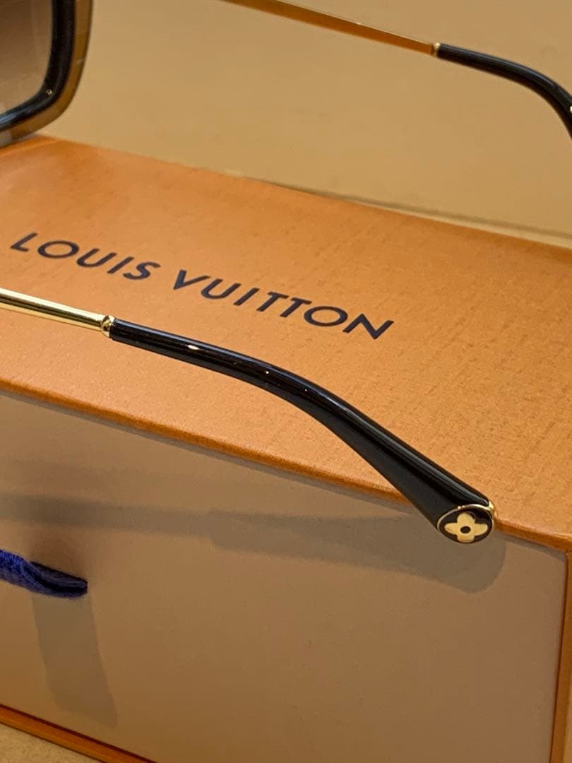 【一度使用のみ】Louis Vuitton ポピー　サングラス　フラワーモチーフ