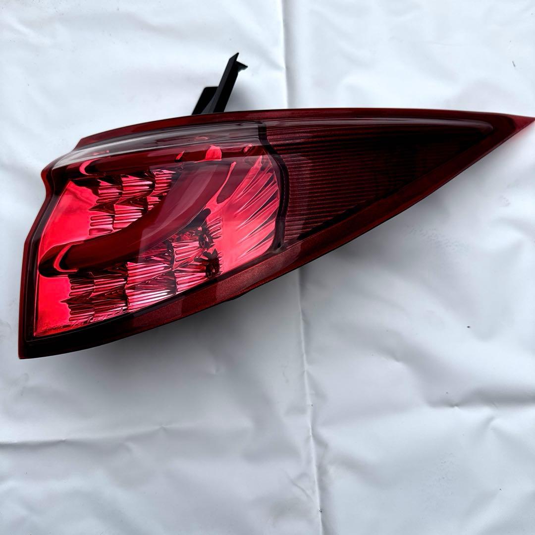 エスティマ　valenti テールランプ　ハイマウント付
