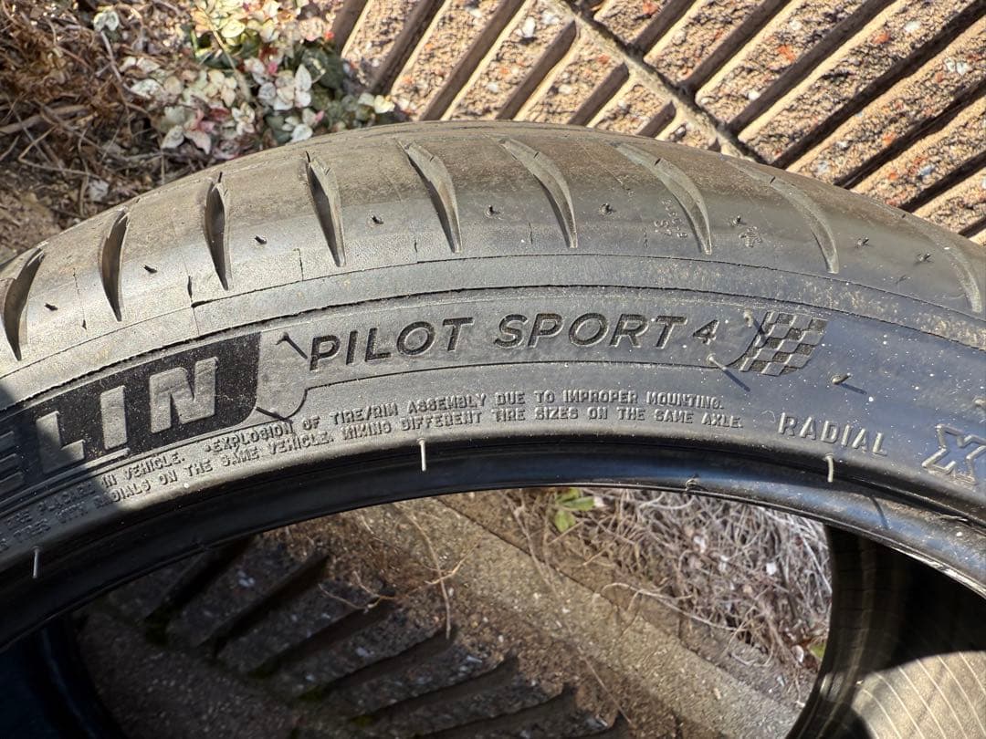 MICHELIN PILOT SPORT4 215/40R18 タイヤ