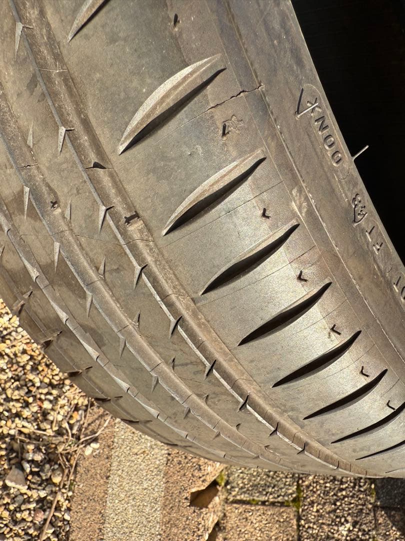 MICHELIN PILOT SPORT4 215/40R18 タイヤ