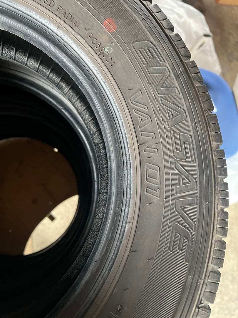 送料無料。溝あり軽トラ軽バン2023年製国産ダンロップ 145R12。4本セット