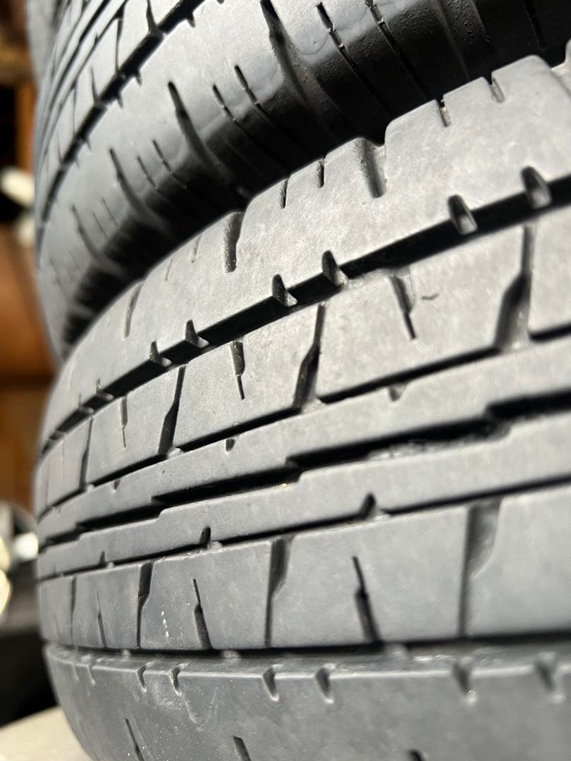 送料無料。溝あり軽トラ軽バン2023年製国産ダンロップ 145R12。4本セット