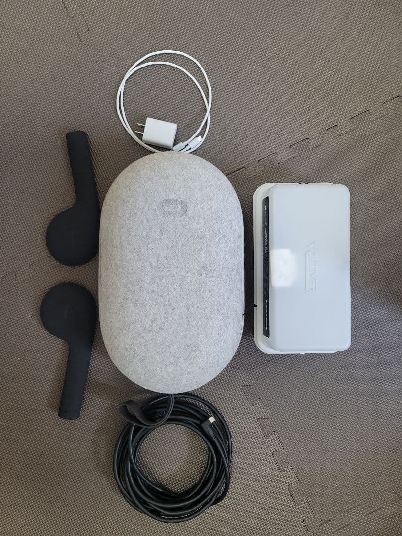 その他 / Quest 2 with accessories