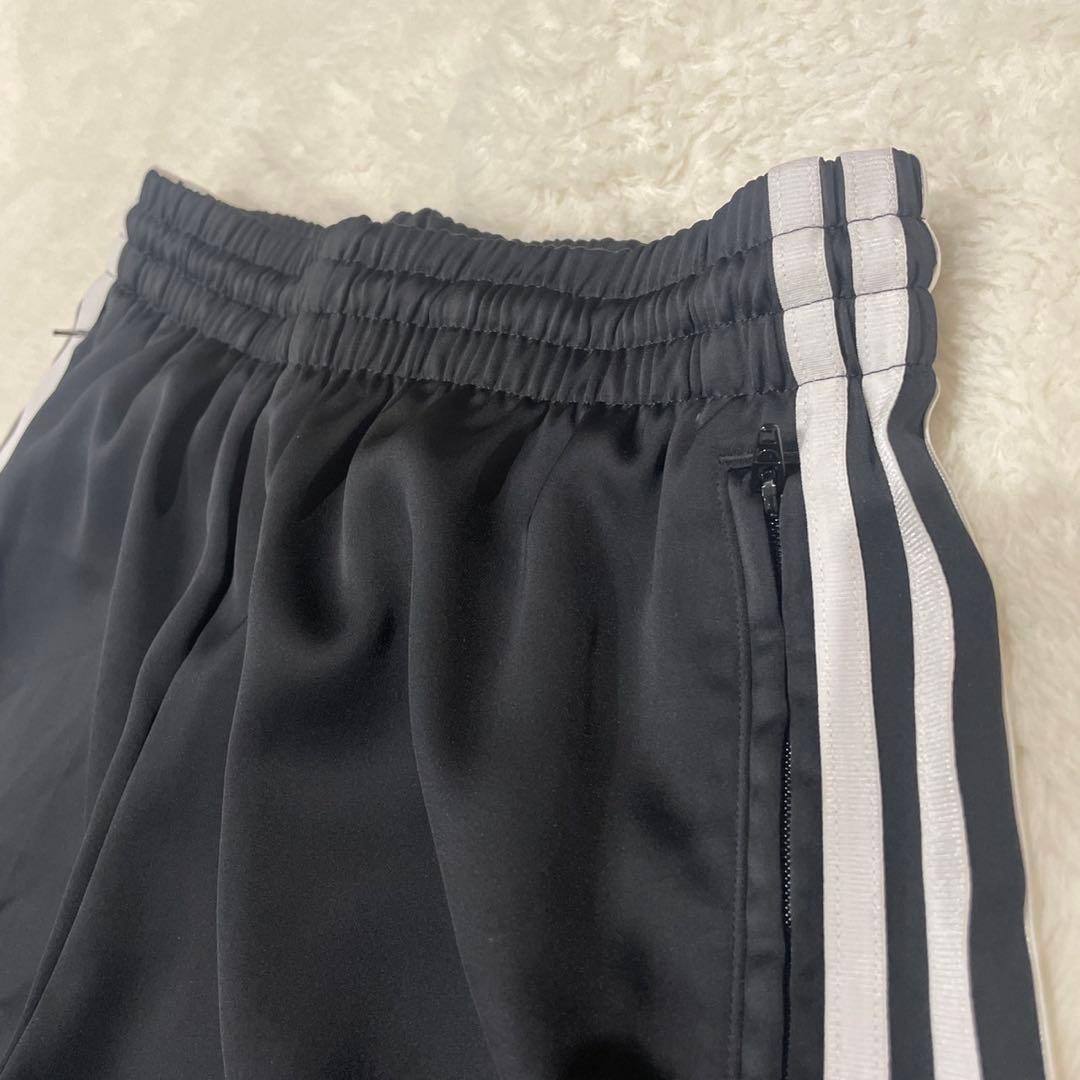 美品adidas サイズLワイドサテンレッグパンツ　トラックパンツ