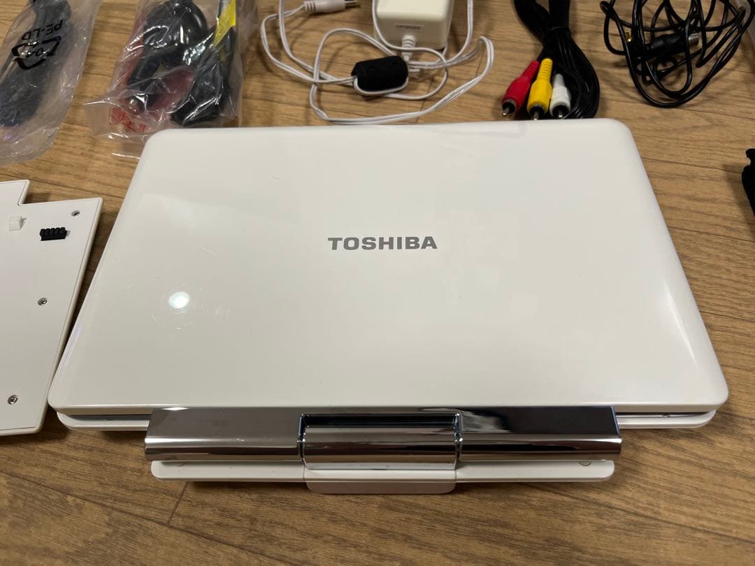 美品 REGZA東芝ポータブルDVDプレーヤー SD-P96DT 9V型