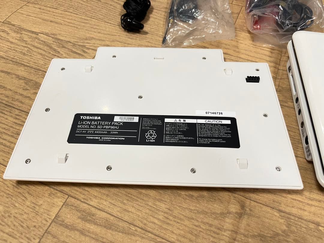 美品 REGZA東芝ポータブルDVDプレーヤー SD-P96DT 9V型