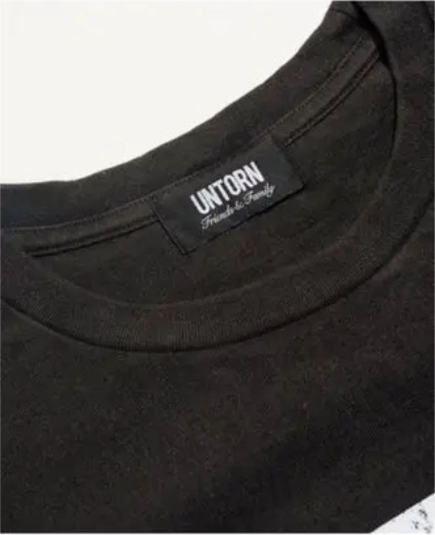 UNTORN tシャツ