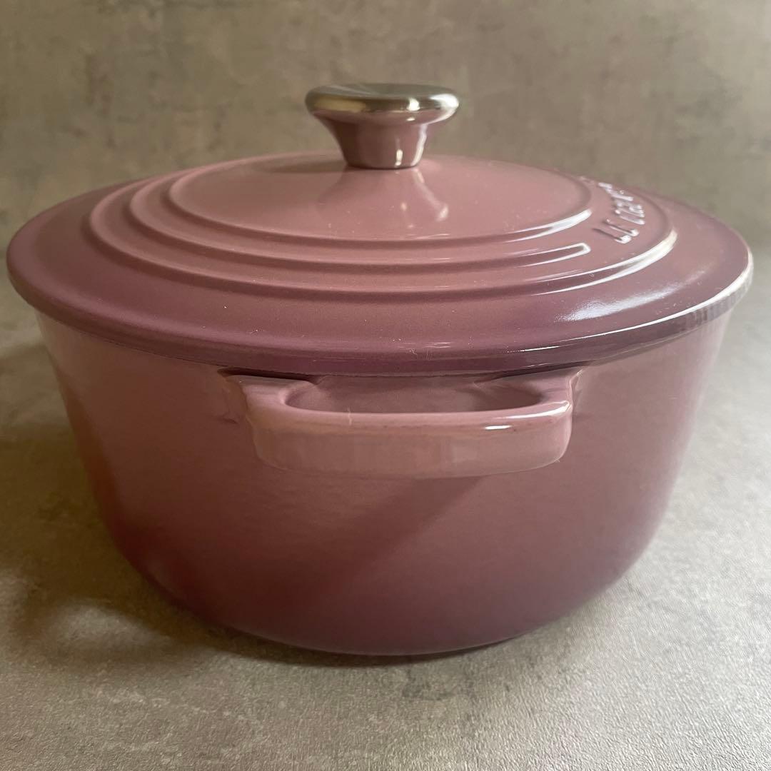 希少　ル・クルーゼ ココット・ロンド 22cm モーヴピンク　シルバーツマミ