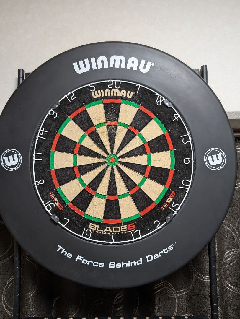ダーツスタンド、WINMAU BLADE6、WINMAUボードサラウンド　セット