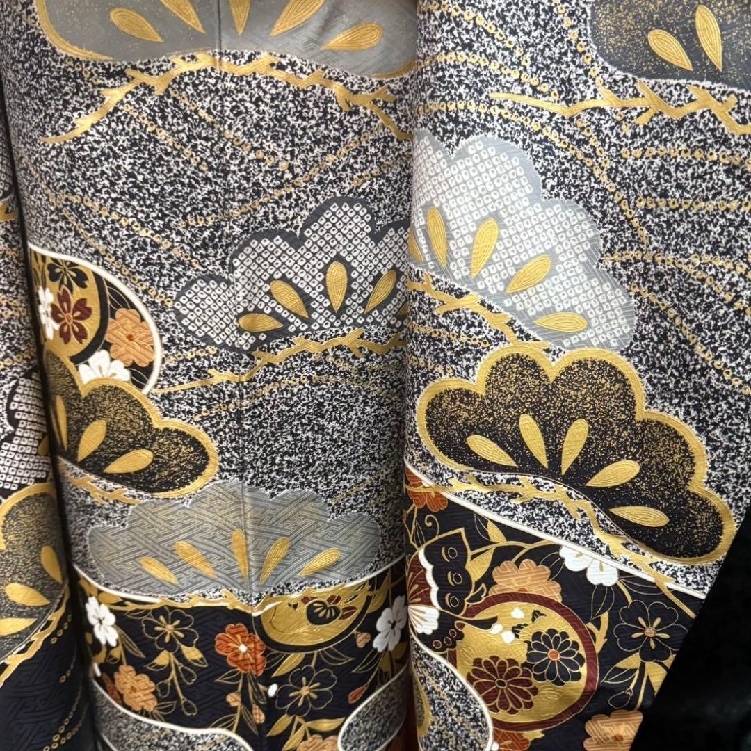 美品　たたき染　黒灰　金駒刺繍　舞蝶　金彩　松　逸品　フルセット　振袖　振り袖