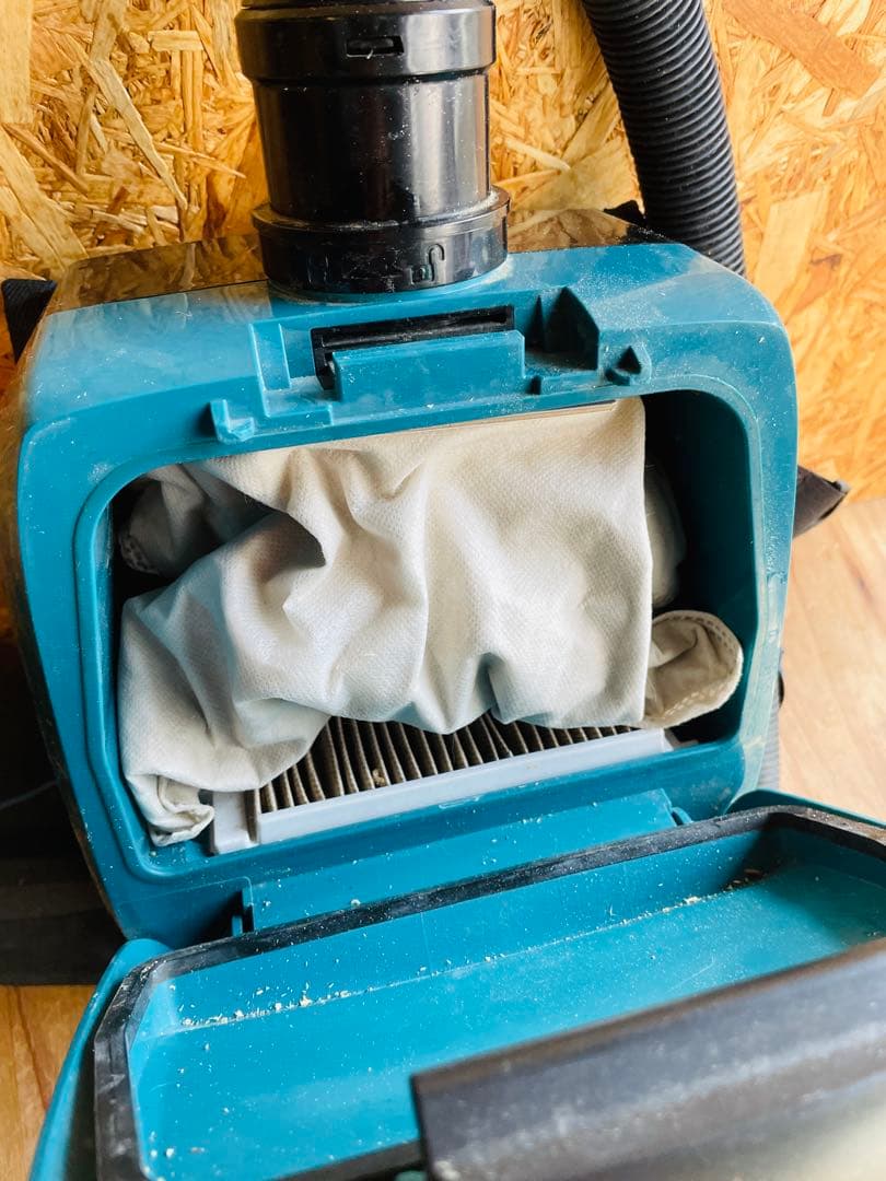 Makita HEPA 36V 背負い式掃除機　VC261Ｄ