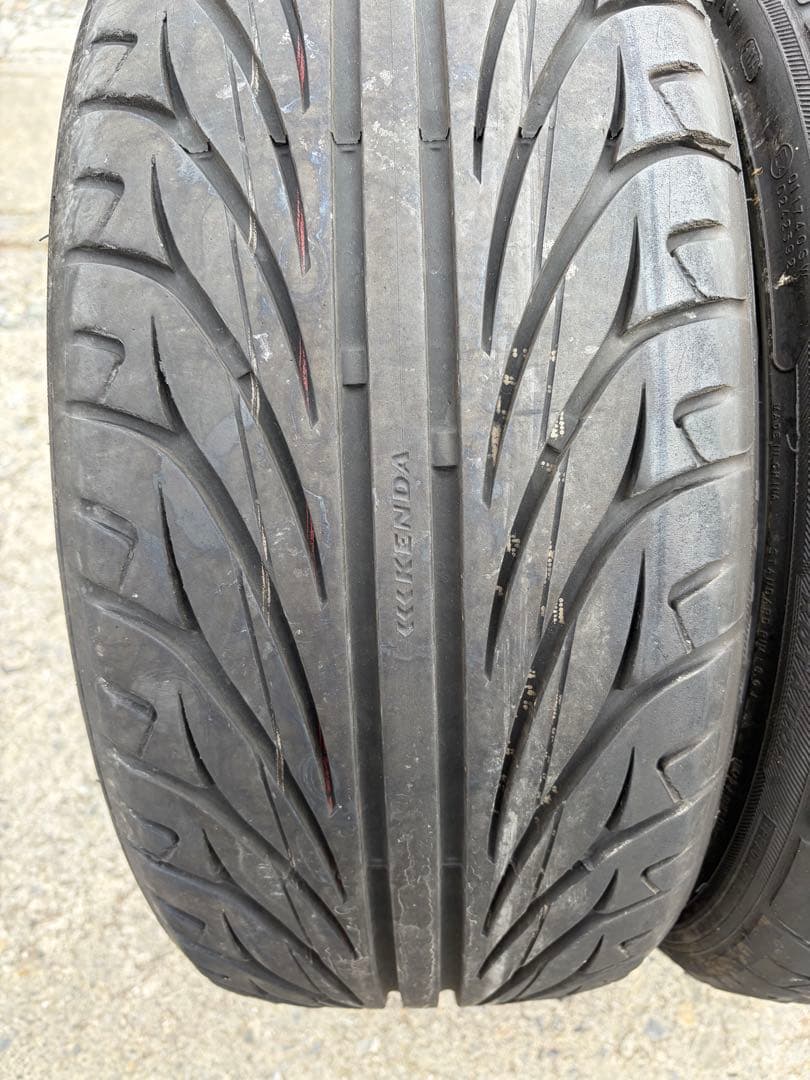 ケンダ KENDA 225/40R18 タイヤ バリ溝 2021年製造