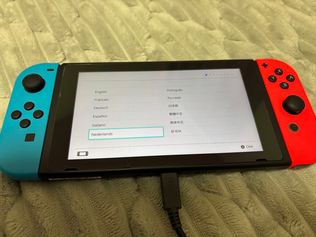 照*り様 Nintendo Switch 本体 青と赤のジョイコン