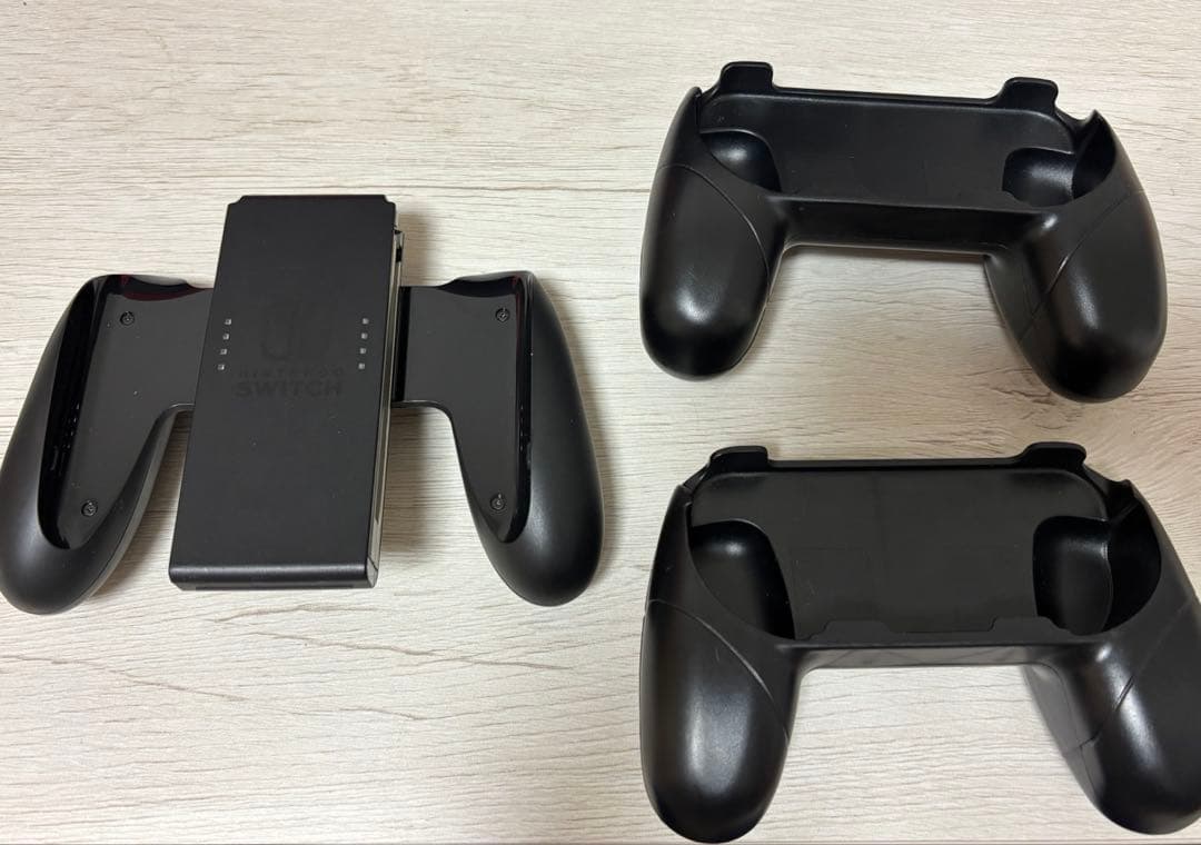 照*り様 Nintendo Switch 本体 青と赤のジョイコン