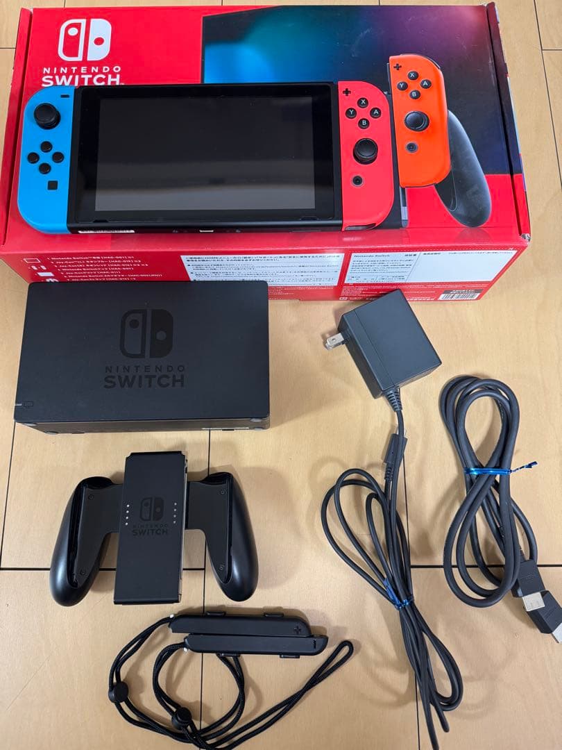 Nintendo Switch 本体　付属品全て有り　ケース付き