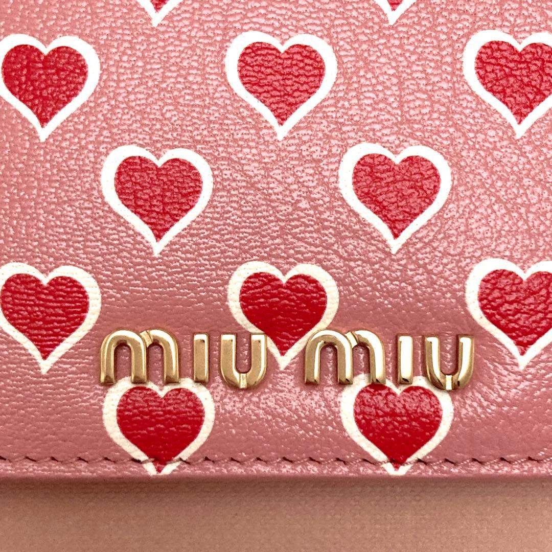 あ*の様 ❤️未使用❤️miumiu ハート柄 二つ折り マドラス レザー 財布