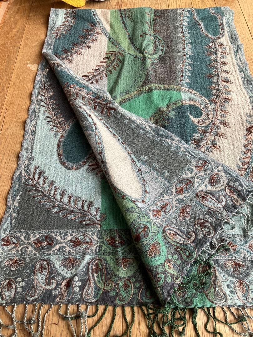 贅沢 刺繍 Altea アルテア 大判ストール ウール インド刺繍 ペイズリー柄
