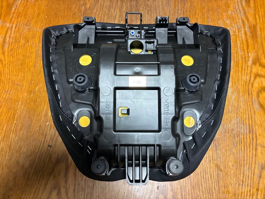 土日限定値下　トレーサー9GT ゲルシート　ローダウンシート　20mm 美品